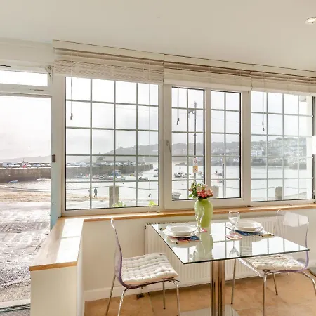 Lower Chy Rosewarne The Wharf Apartment *